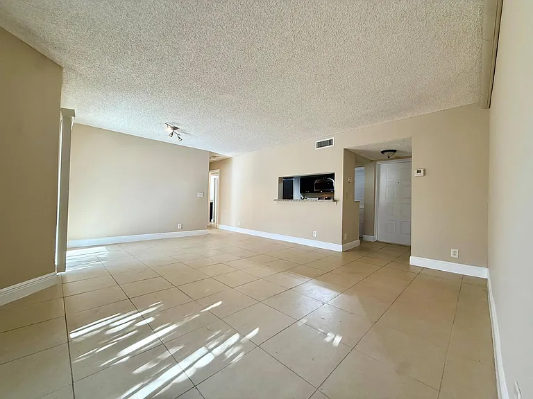 9901 Westview Dr #324 — Photo 5