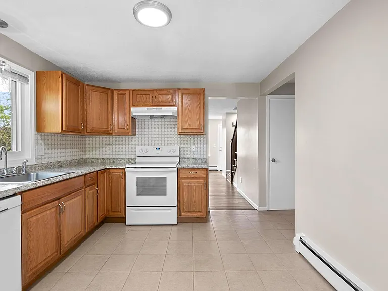 11 Fern St #B — Photo 6