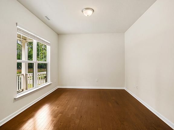 4th image of 133 Oakmere Dr