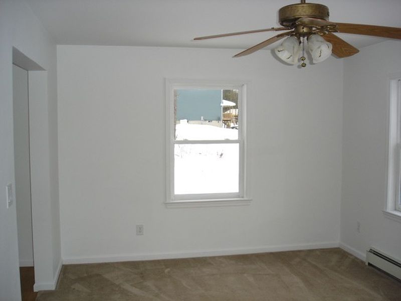 5th image of 661 E CORBIN HILL Road