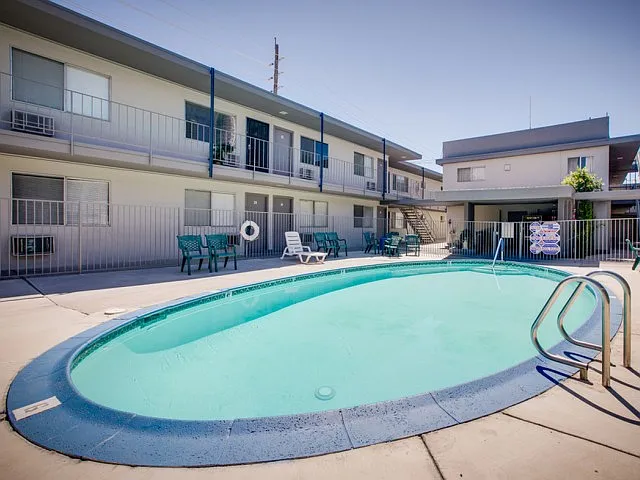 International Apartments — Photo 3