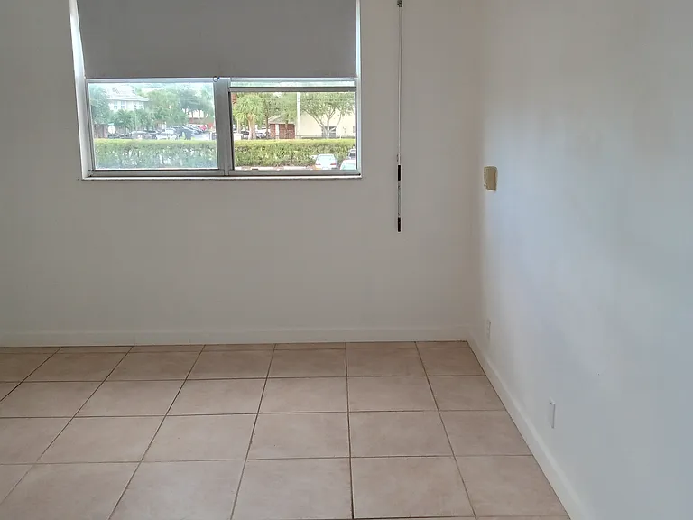 2841 Somerset Dr #207 — Photo 4
