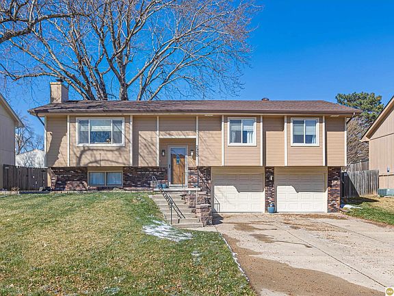 2nd image of 2920 Leawood Dr