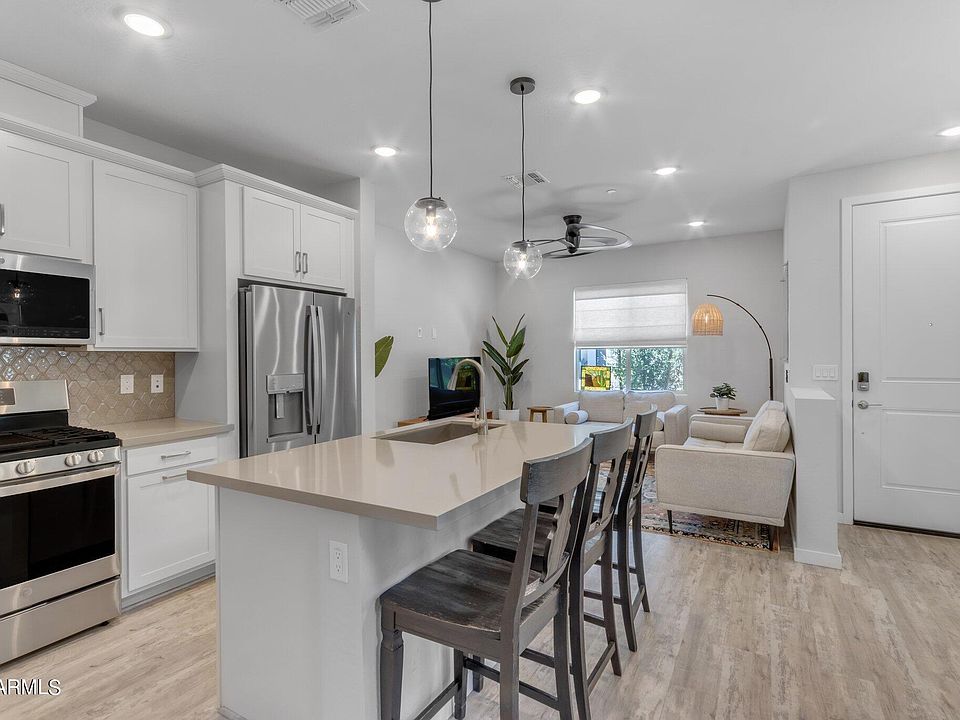1st image of 735 E DORAL Avenue #104