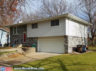 912 Indian Hills Dr, Lincoln, NE 68520