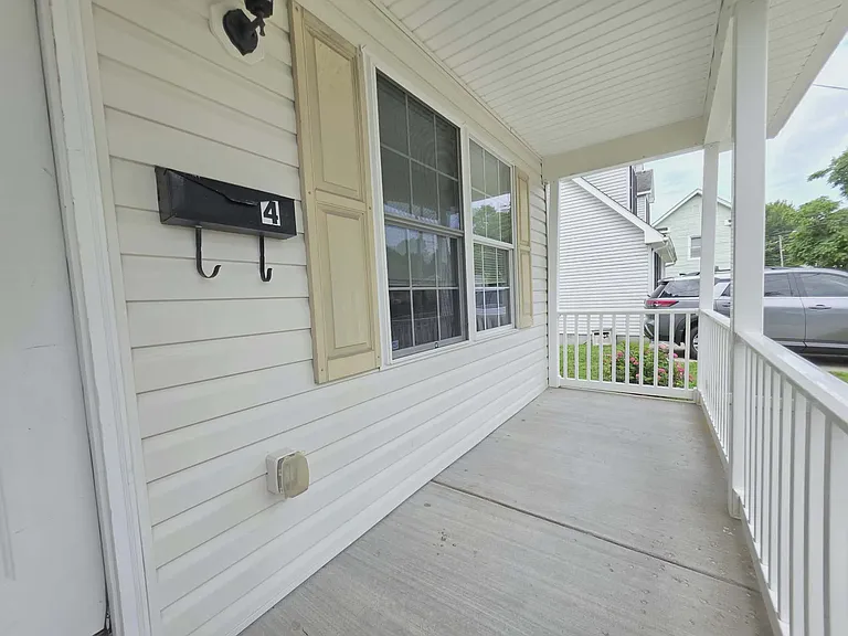 4 W Grove St — Photo 3