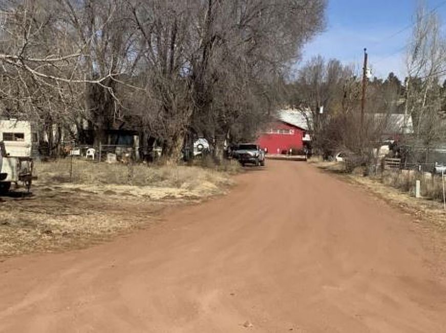 Exterior Neighborhood (street photo)