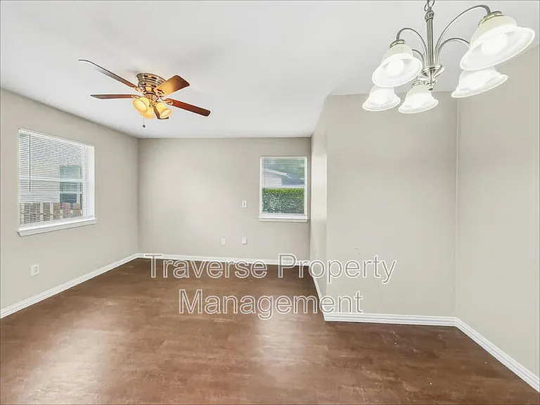 1215 Lowe St — Photo 8