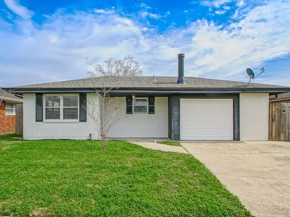 7517 Galaxy Dr, Violet, LA 70092