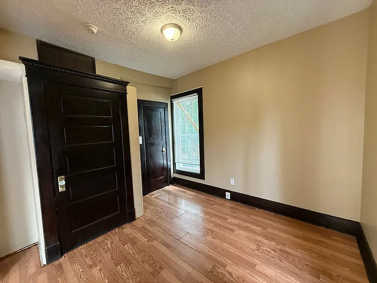 West 33rd Street — Photo 13