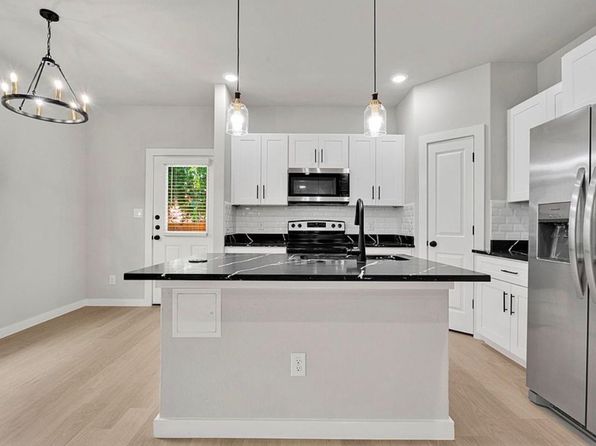 521 Dakota St