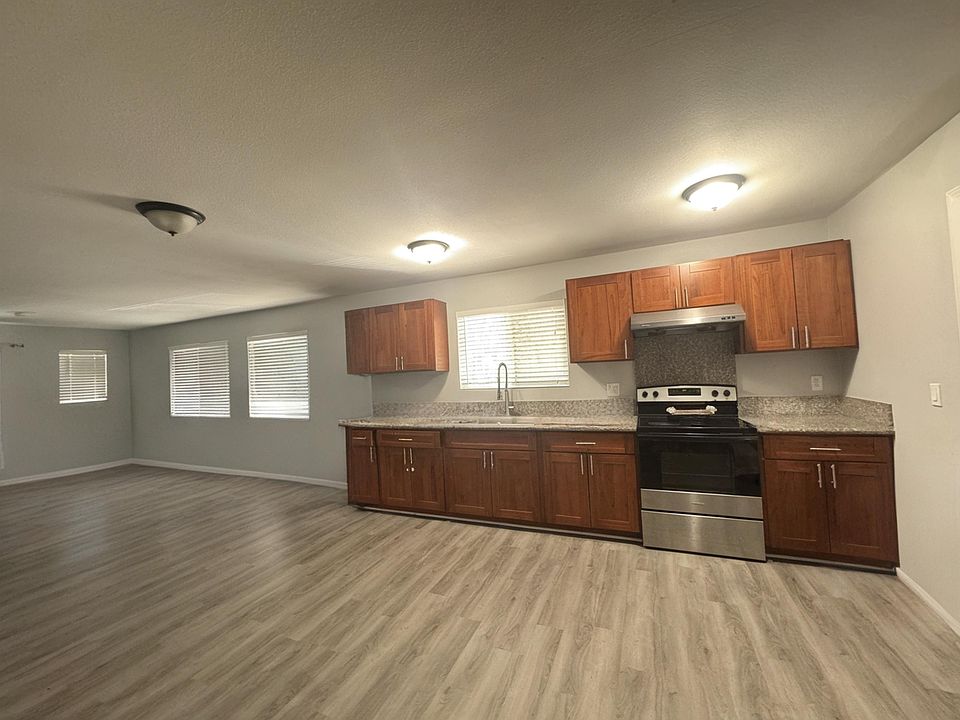 UPSTAIRS KITCHEN AREA