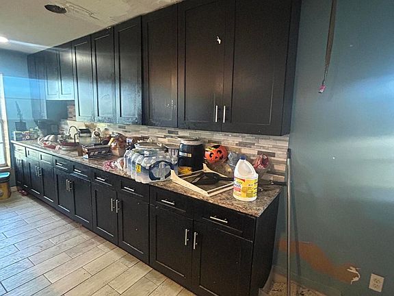 2nd image of 801 Poplar Ln