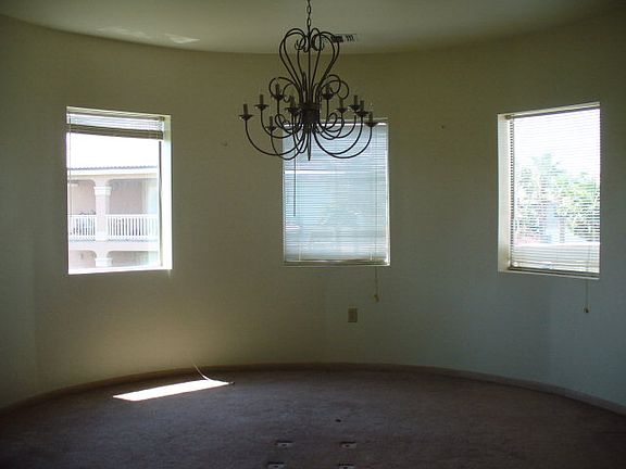 3rd image of 227 W Hibiscus St