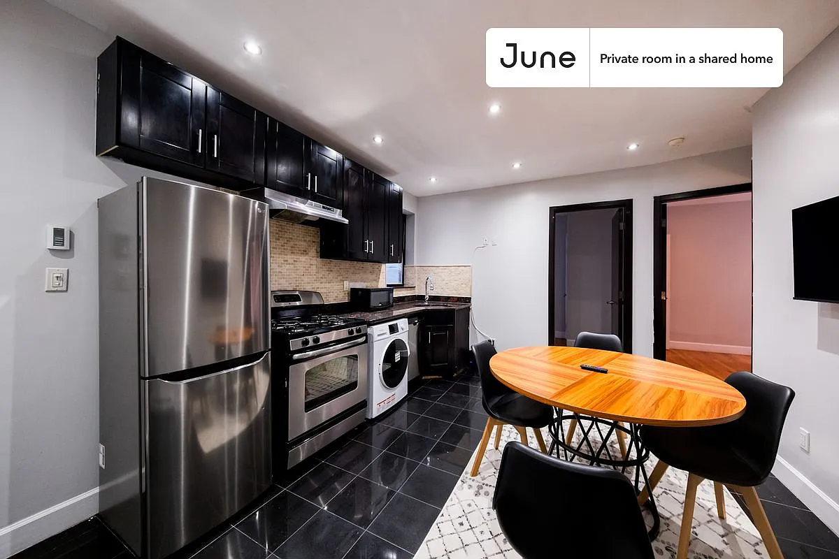 Full bedroom in 3 bed/1 bath home in Central Harlem #1831 A — Photo 3