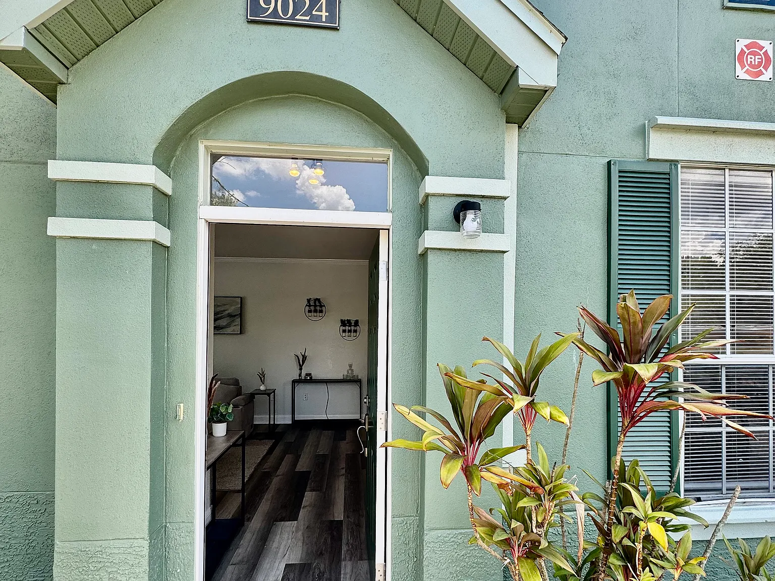 9024 Lake Chase Island Way — Photo 3