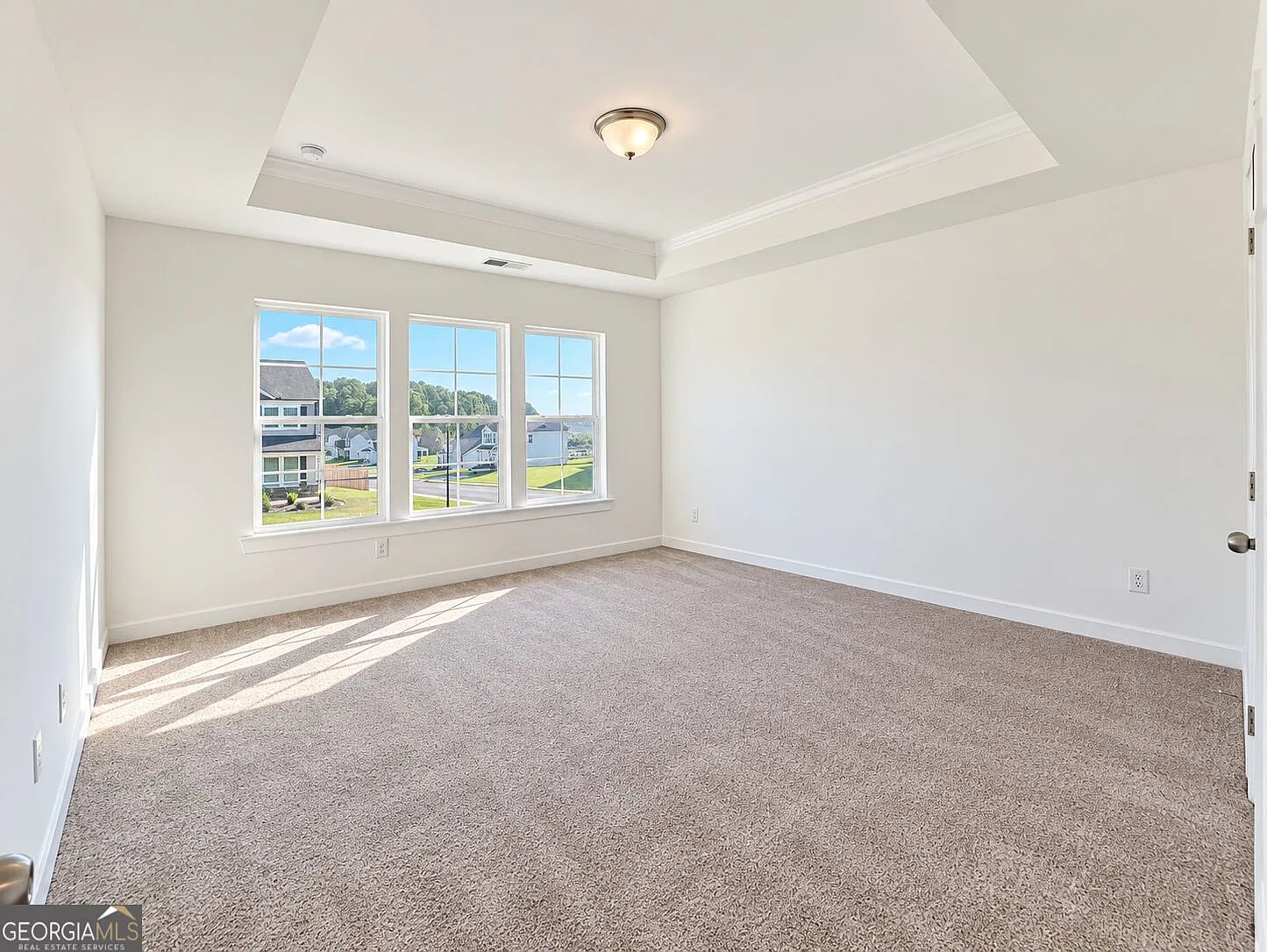 4 bed, 2.5 bath, 1900 sqft, $2,400 — Photo 4