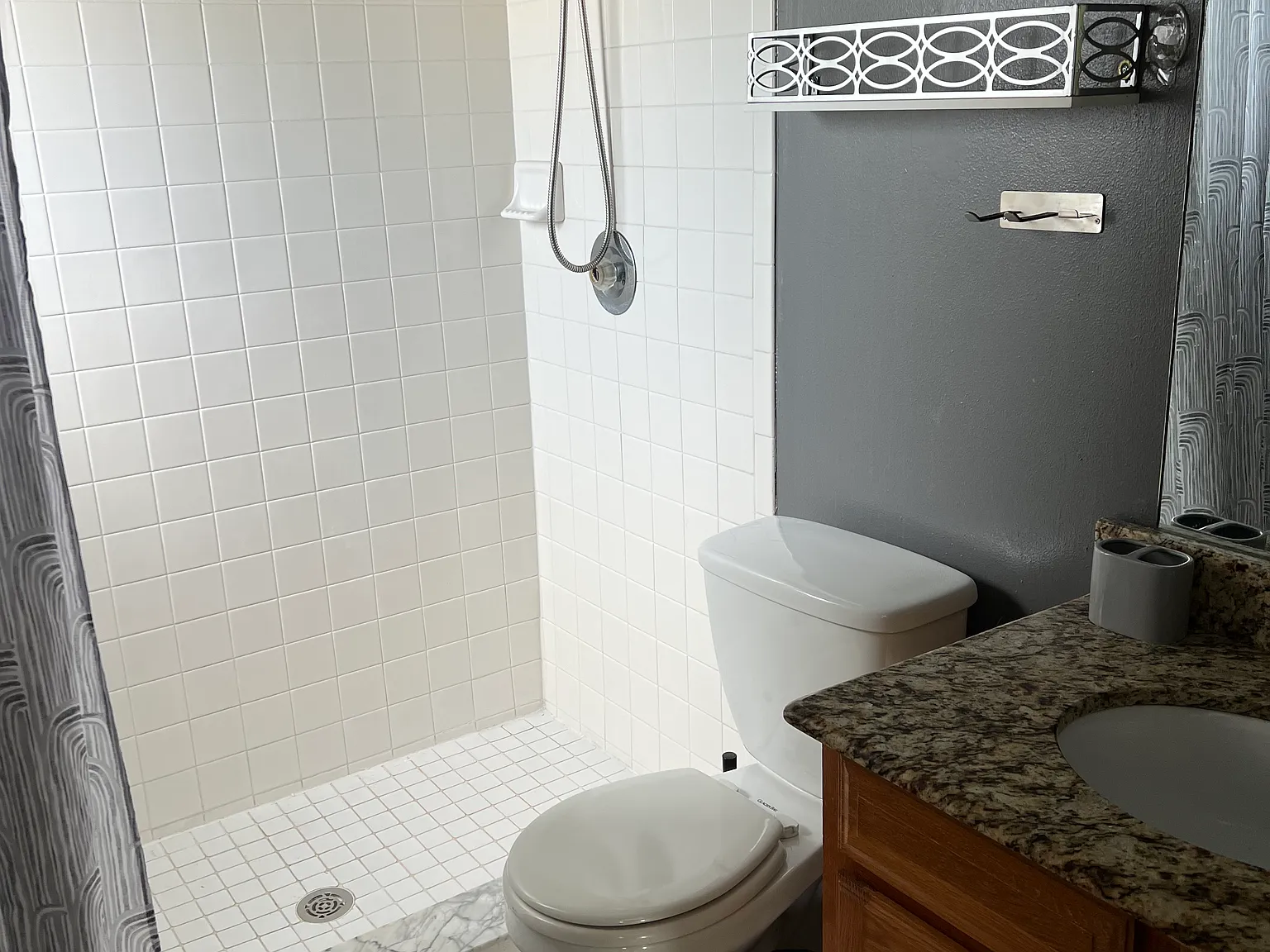 15215 Amberly Dr — Photo 3