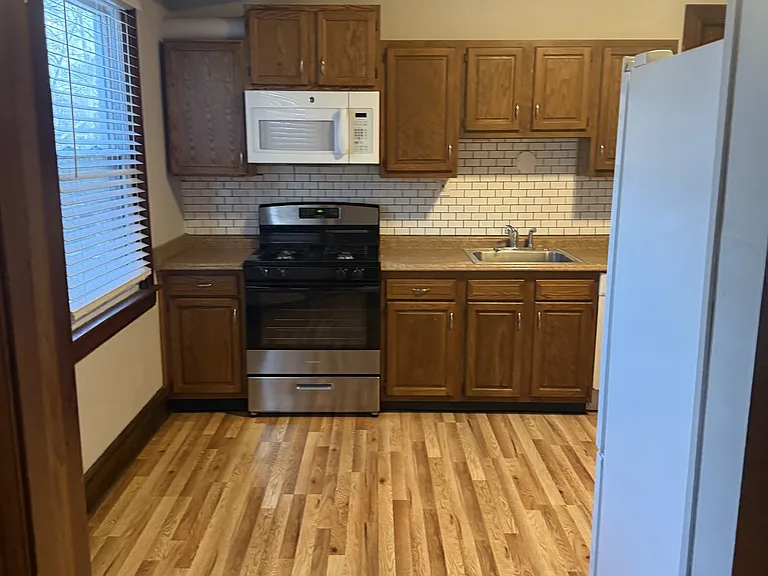 16 Wellesley St #4 — Photo 7