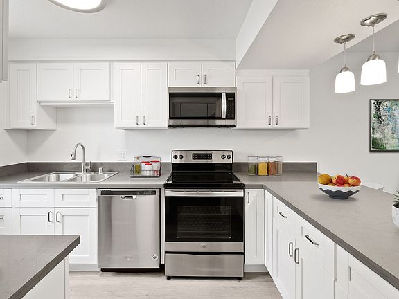 3rd image of 712 S Fernwood St #7