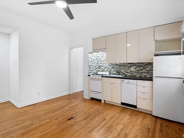 963 N Doheny Dr — Photo 10