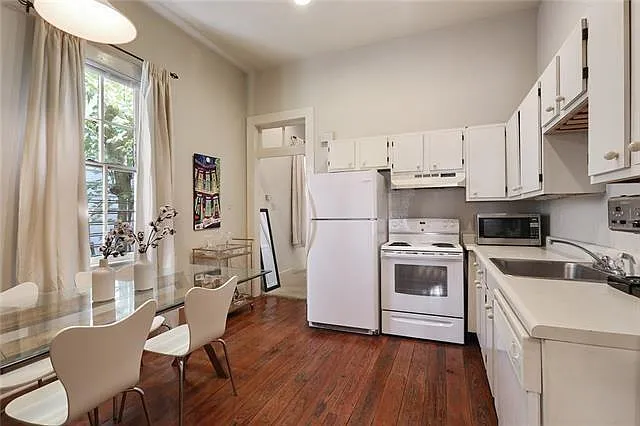 1122 Bordeaux St — Photo 3