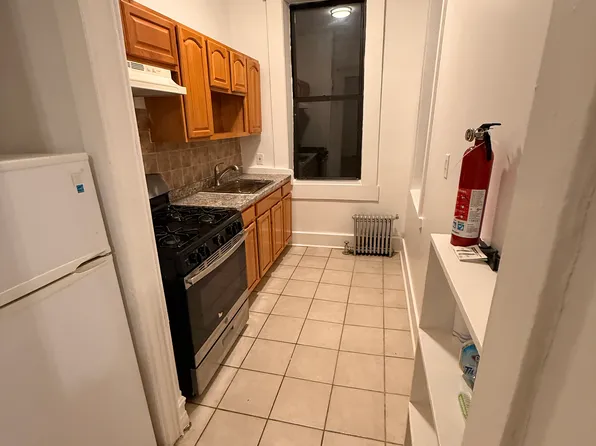 118 Bainbridge Street image 6 of 9