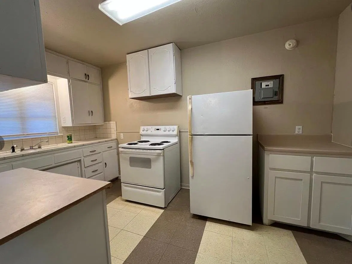 2 bed, 1.0 bath, 1071 sqft, $1,100 — Photo 3
