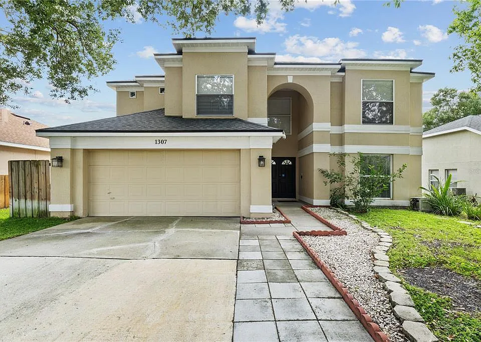 1307 Lochbreeze Way
