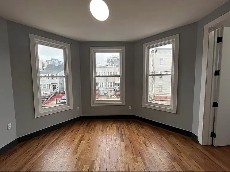 74 Baldwin Ave — Photo 6
