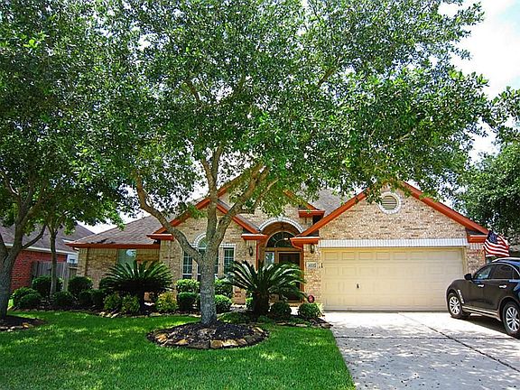 2nd image of 122 Greenridge Cir