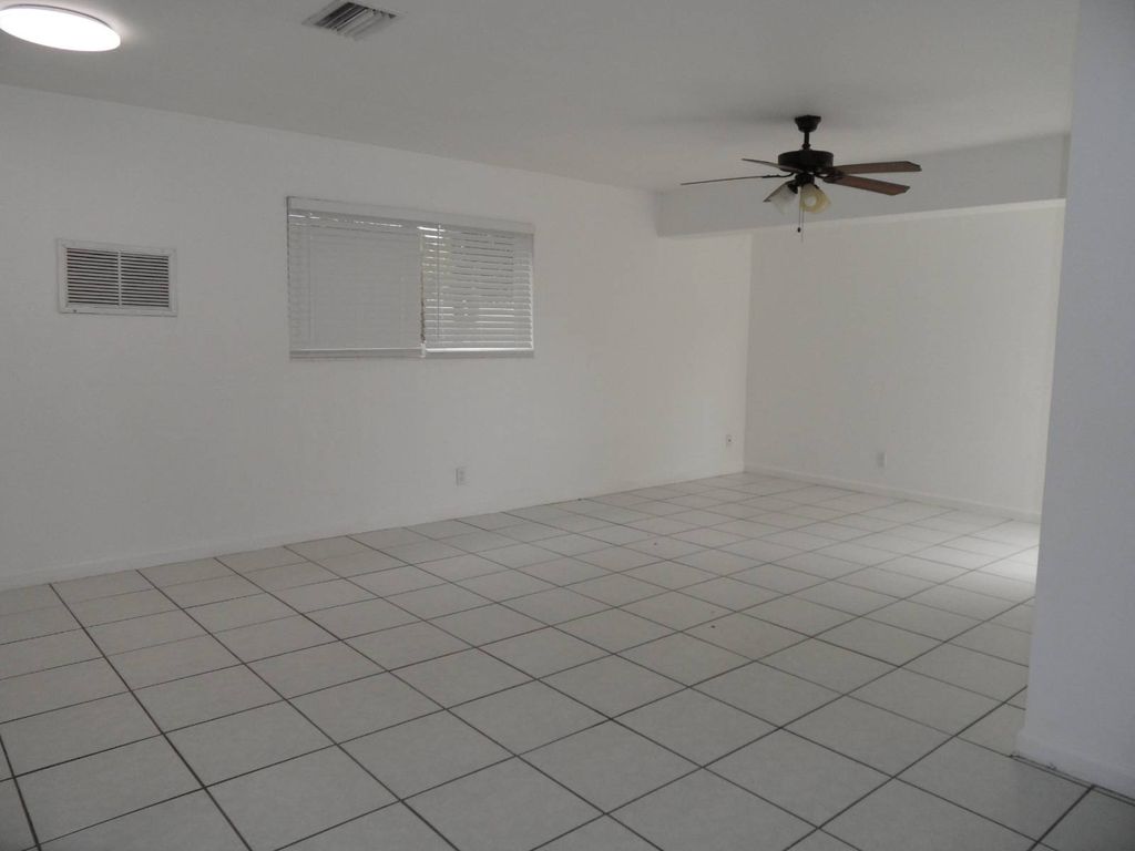 3021 NE 7th Ave APT D, photo 8