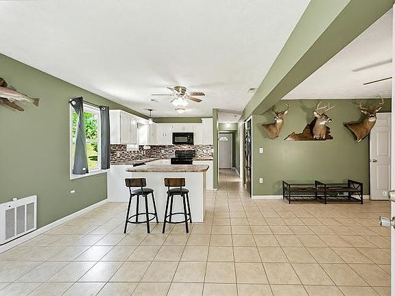 2nd image of 337 Zoo Ln