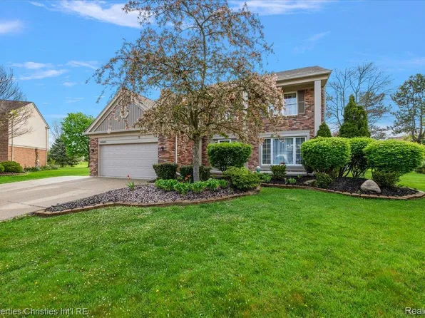 46481 E Oak Manor Ct, Canton, MI 48187