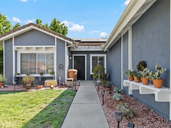 13504 Auburn Ct, Fontana, CA 92336