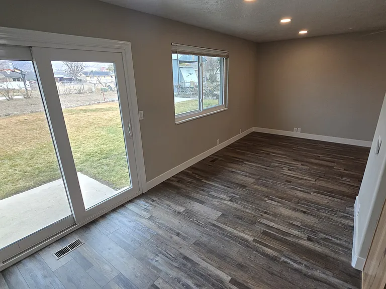 870 W 675 N — Photo 3