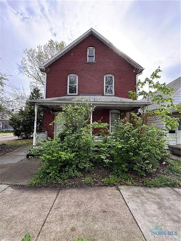 364 Burger St photo 1