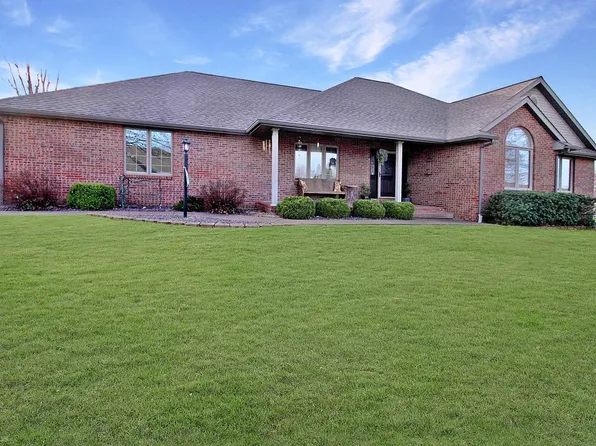 901 Chickasaw Dr, Fort Branch, IN 47648