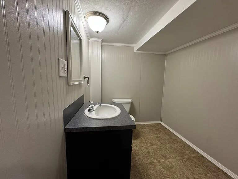 602 E Randolph Ave — Photo 10