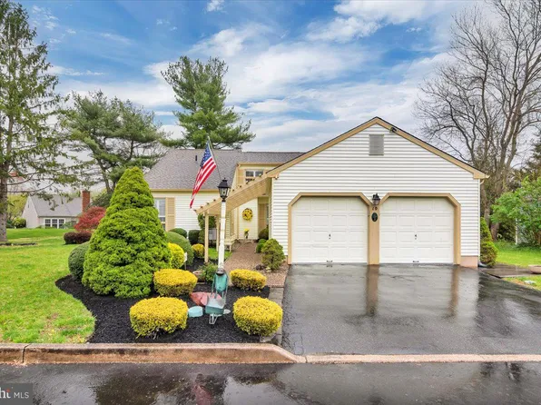 10 Foxborough Ct, Medford, NJ 08055