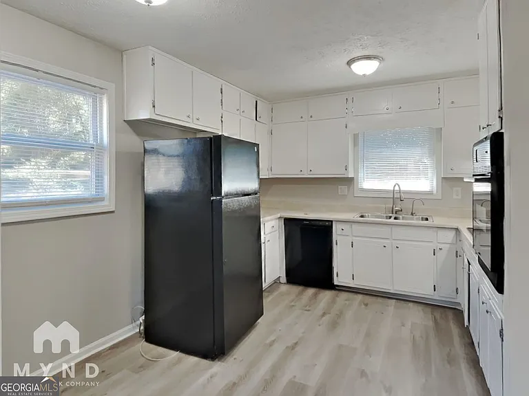 2945 Botany Dr — Photo 2