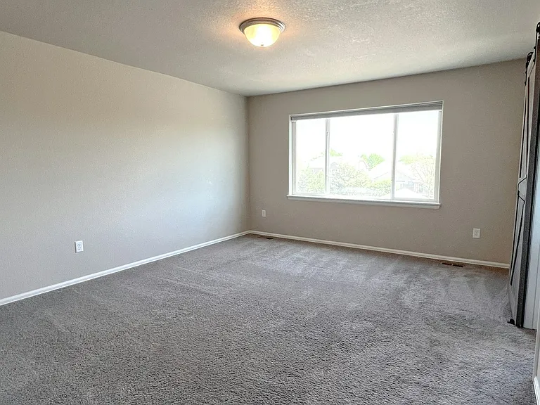 2618 Emerald St — Photo 3