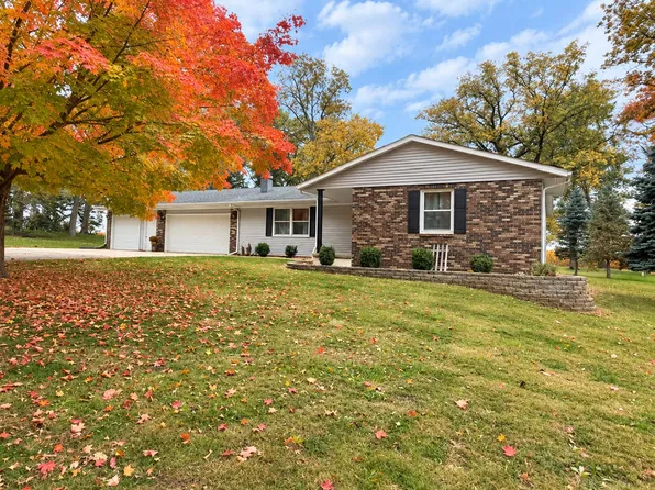 2995 267th St, De Witt, IA 52742