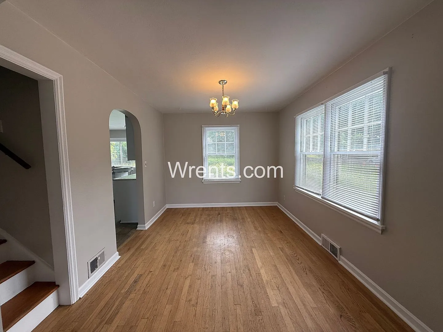 Spacious 4-Bedroom Home With Huge Fenced Yard Spokane's South Hill — Photo 4