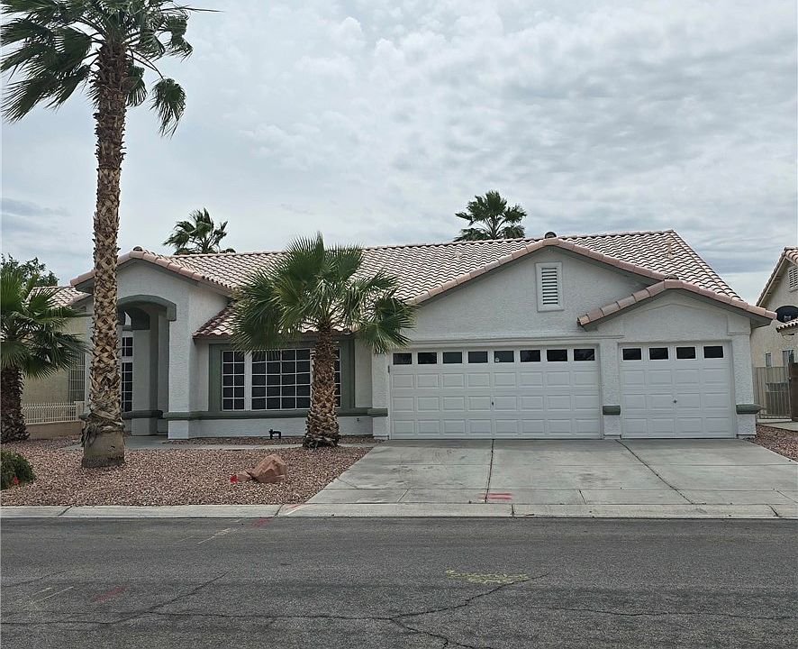 1st image of 975 Royal Moon Ave