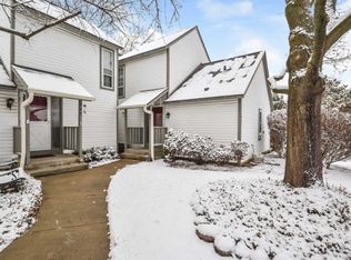 944 Chase Ct, Gurnee, IL 60031