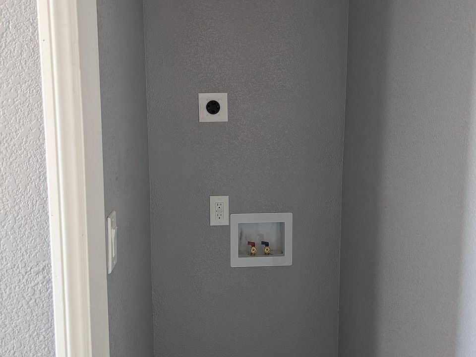 2nd image of 44427 Fern Ave