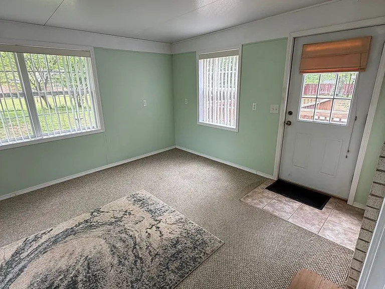 412 S Duke Ave — Photo 21