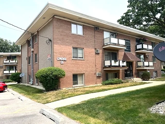 7430 W 111th St APT 712 photo 1