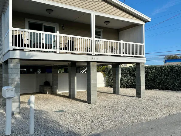 696 W 105th St, Marathon, FL 33050
